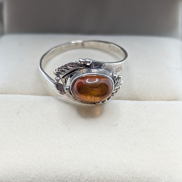 925 Silver and Amber Ring - Picture 3 of 4
